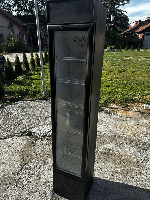 Слим хладилна витрина