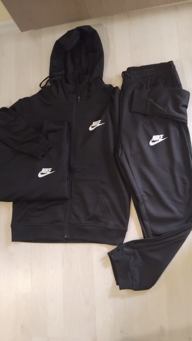 Trening dama și barbati Nike din 3 piese