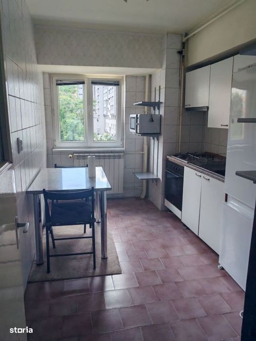 Unirii Bulevard colt cu Nerva Traian, ap. 2 camere pregatit pt mutare