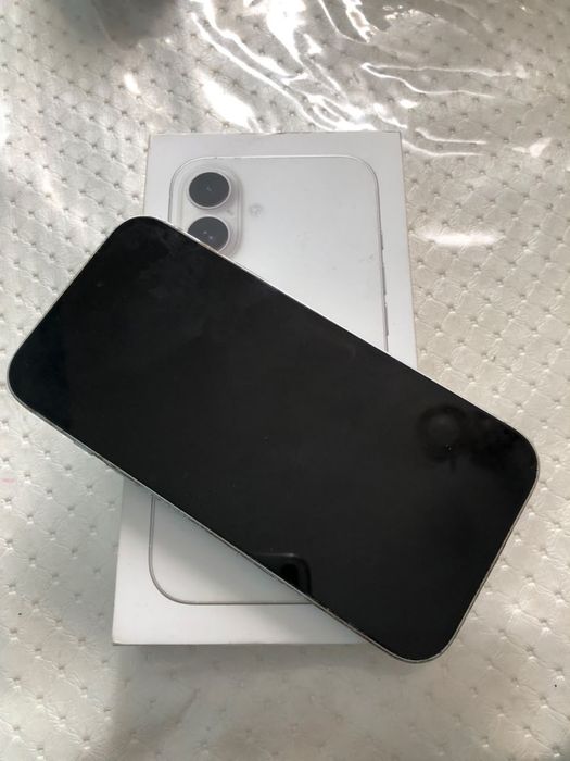 Продам IPhone 16