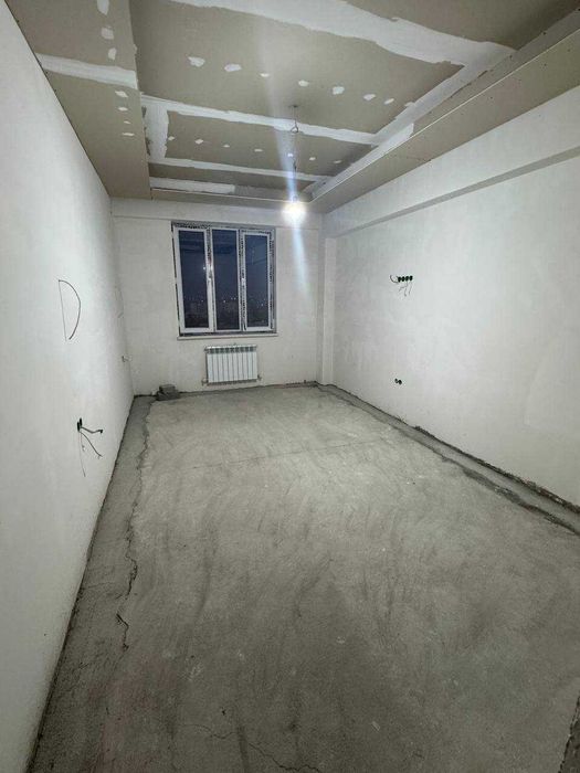 Семейная 2в3 Ю13: школа, ТЦ, метро.`