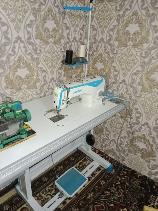 Tikuv mashina Jack F4