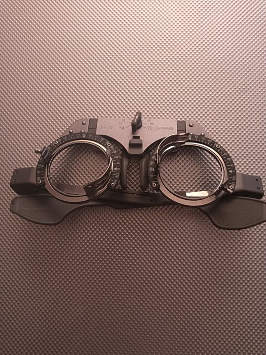 Оптометрисеский чемодан для проверки зрения