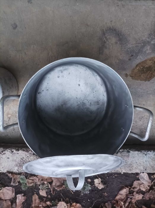 Алюминевая кастрюля