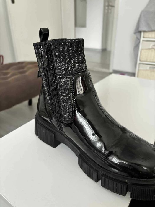 Боти носени са два пъти без забележки