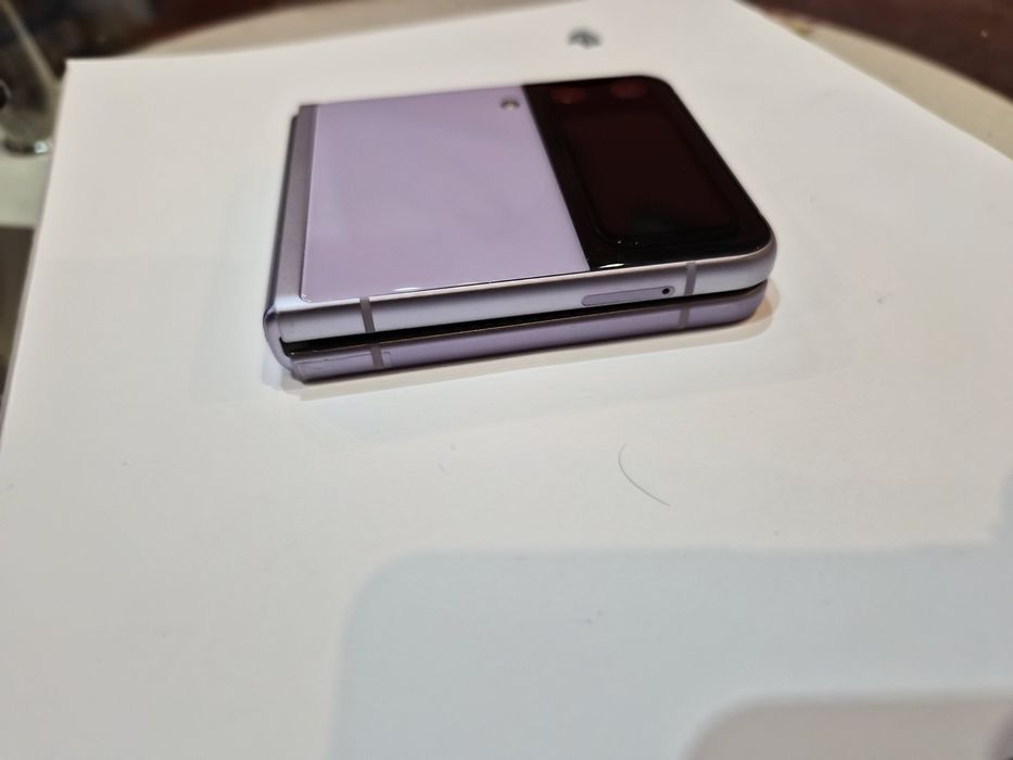 Samsung z flip 3 лилав