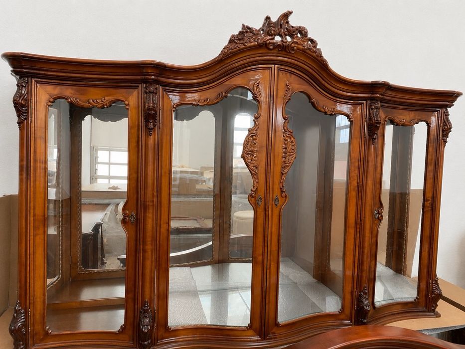 Mobilă clasică din lemn masiv – nouă