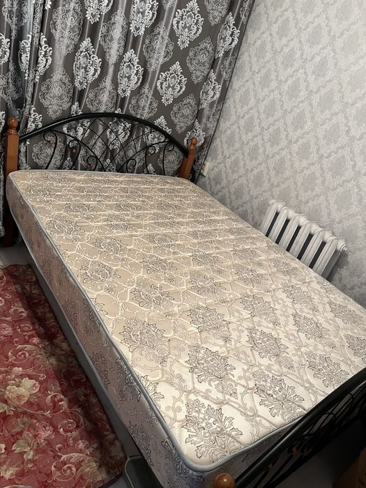 Кровать с матрасом