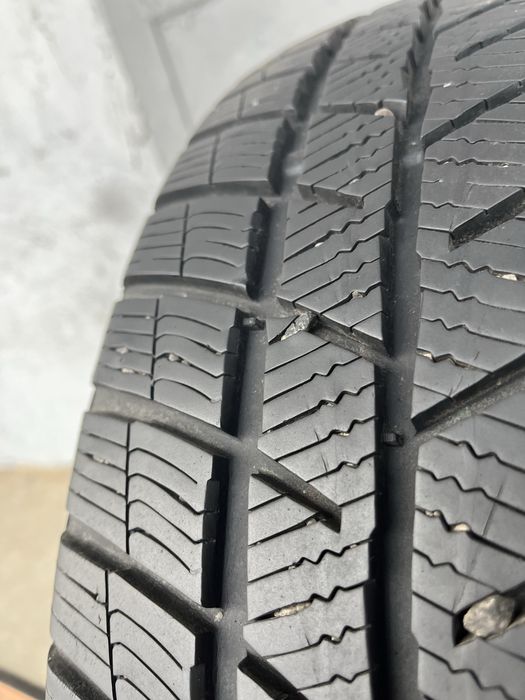 2 бр. зимни гуми  215/50/18 Barum DOT 3022 7+ mm