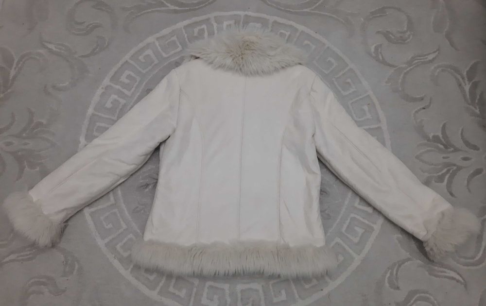 Cojoc dama bej / Cojoc dama negru 75 lei fiecare