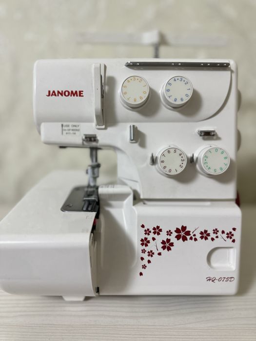 Продам оверлок Janome HQ-075D