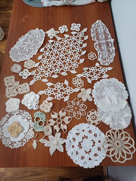Macrame-uri  si cusături,lucrate manual.