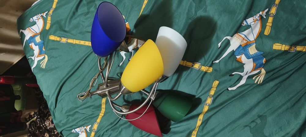 Продам люстру в хорошем состоянии