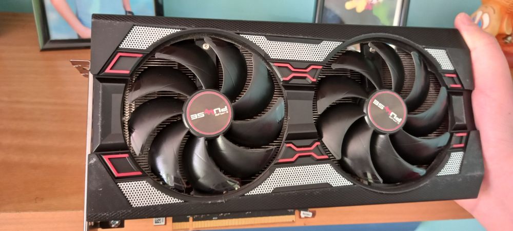 Видеокарта: RX 5600 XT; Процесор: Ryzen 5 3600XT; 120mm AIO Corsair