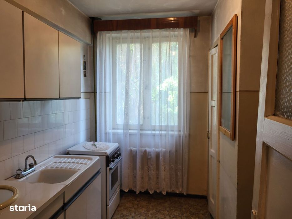 Apartament 2 camere, etaj 1, zonă gara Focsani.