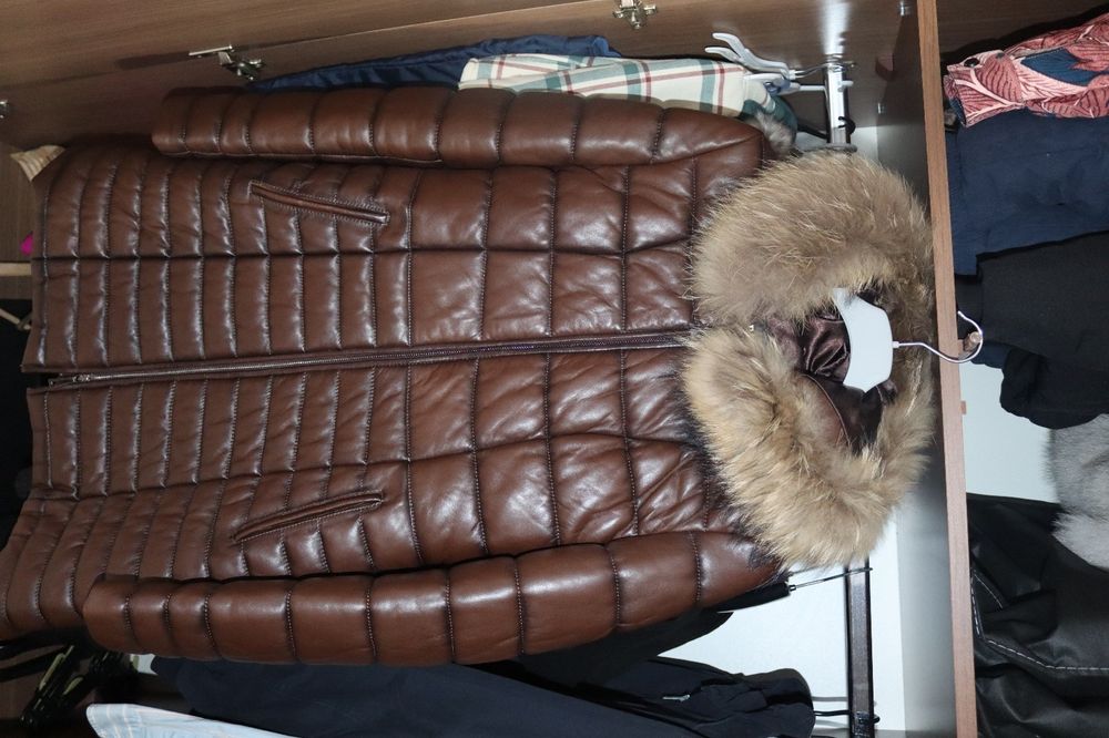 Geaca de piele naturala