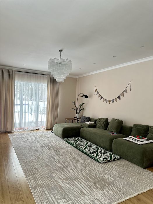 Продам люстрю Tube