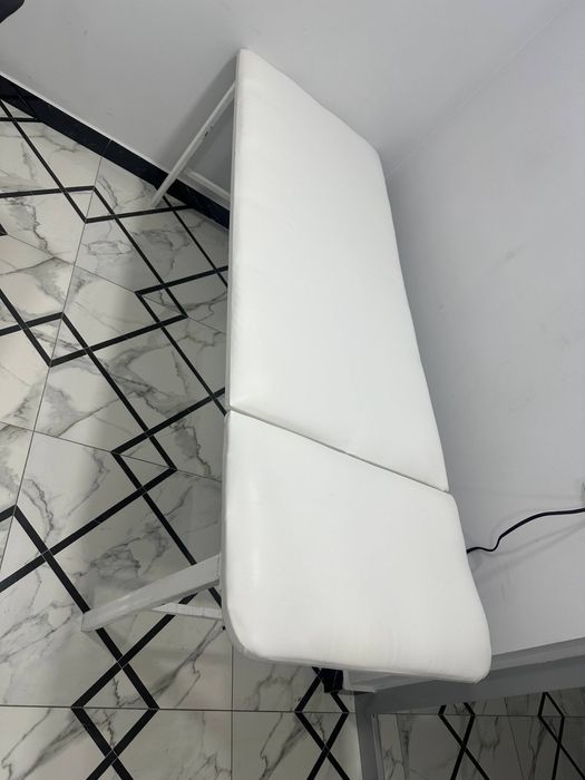 Медицинская кушетка в хорошем состоянии