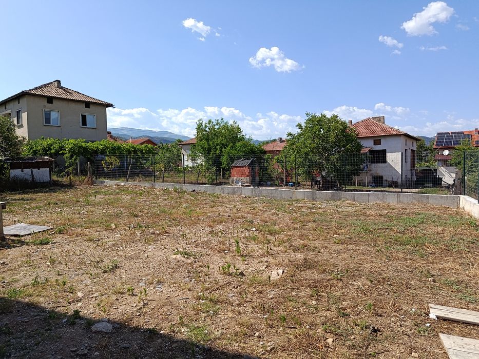 Продава къща с. Сливница до гр. Кресна