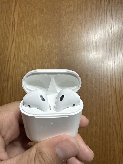 Apple AirPods 2-го поколения