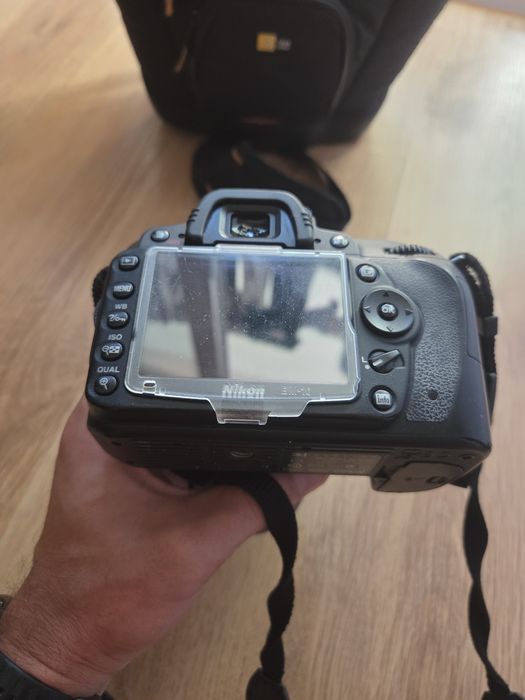 Nikon D90  ( cu tot ce se vede in foto )