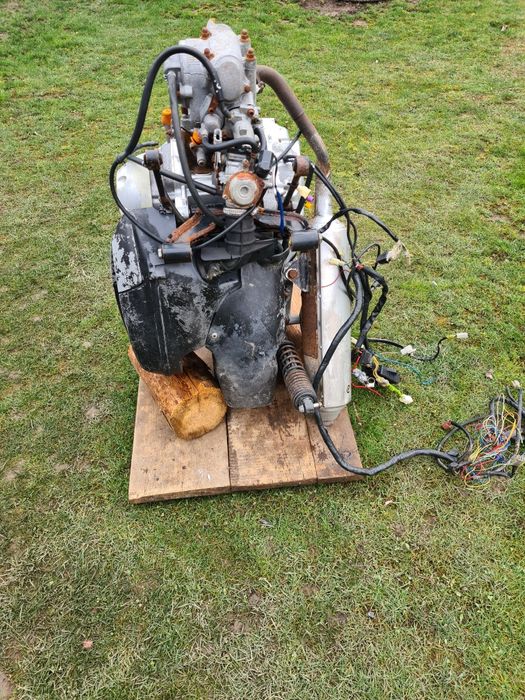 Motor Aprilia de 250 cu răcire pe apa