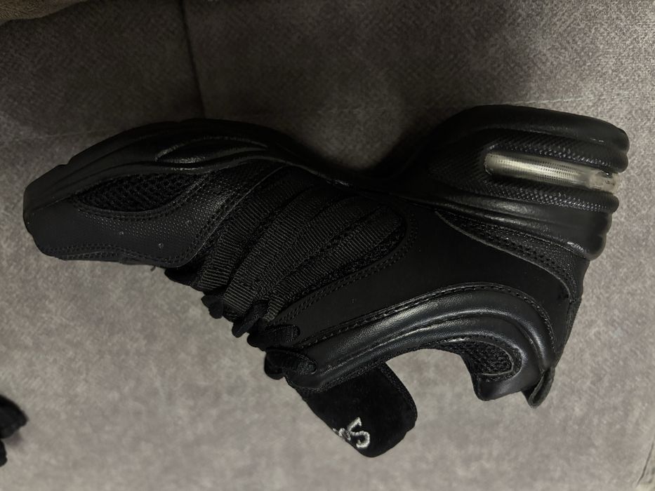 Кроссовки для танцев ( новые)