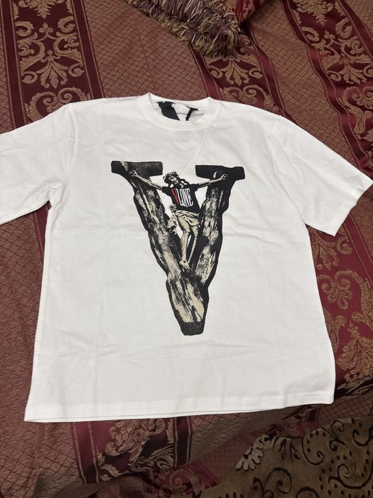 Футболка Vlone.