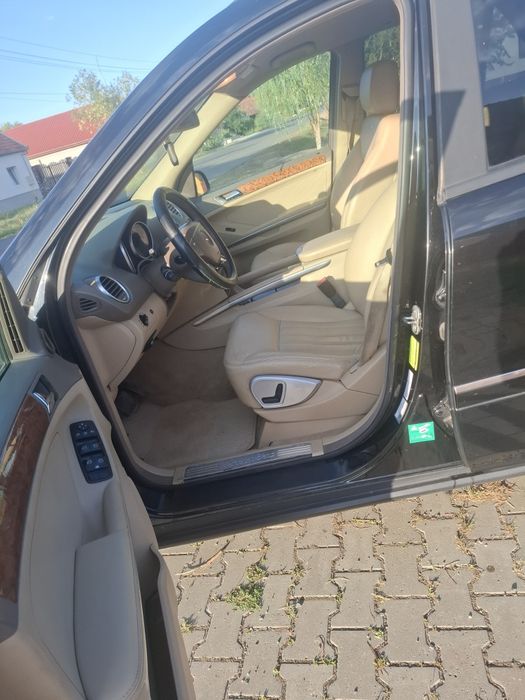 Vând Mercedes Ml înmatriculat acte la zi