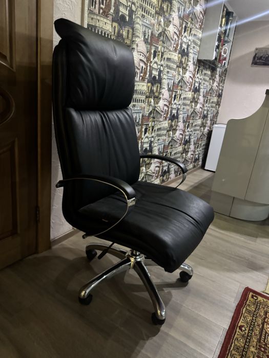 Продам кресло руководителя