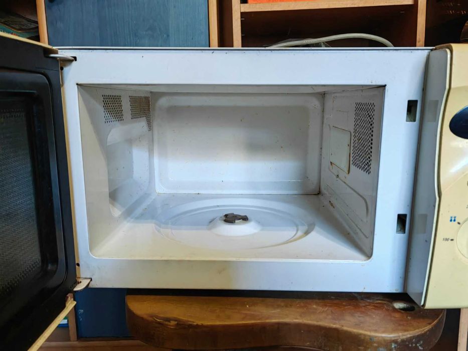 Продавам  микровълнова печка Самсунг