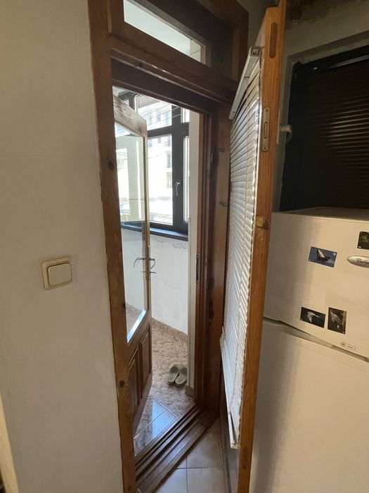 Подарявам запазена дървена дограма двойни врати и прозорци с щори