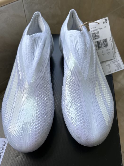 Нови маратонки Adidas - 44 и Футболни обувки Adidas- сега за 380 лв.