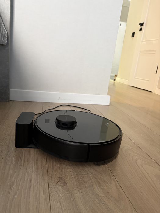 Моющий робот-пылесос Dreame