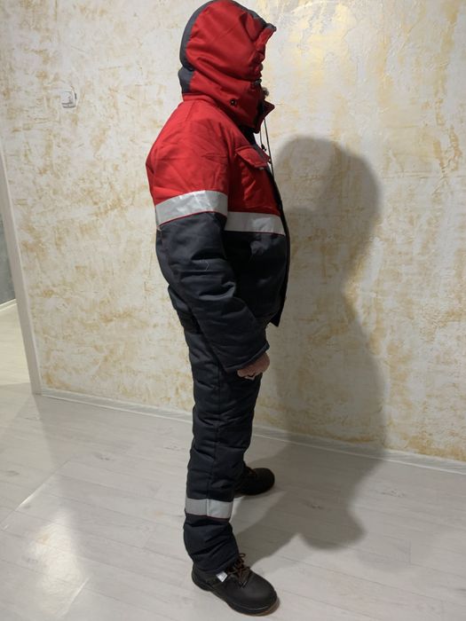 Продам зимнию спец одежу