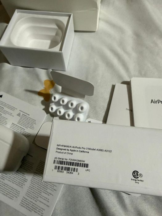 Vând AirPods 3 Pro – produs primit cadou, dar pe care nu îl folosesc, așa că prefer să îl vând.