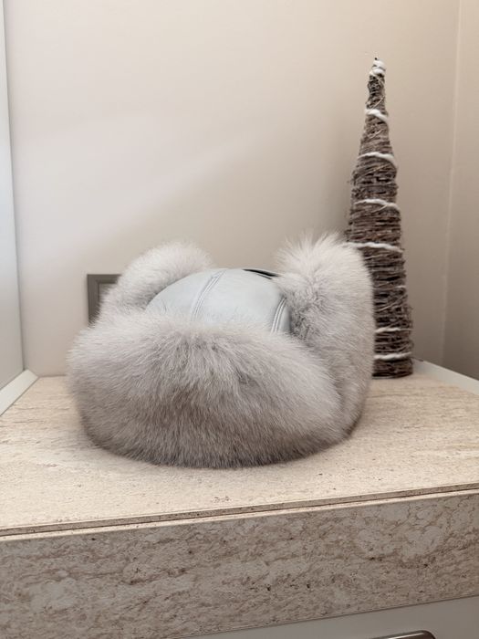 Шапка с естесвен пух от лисица