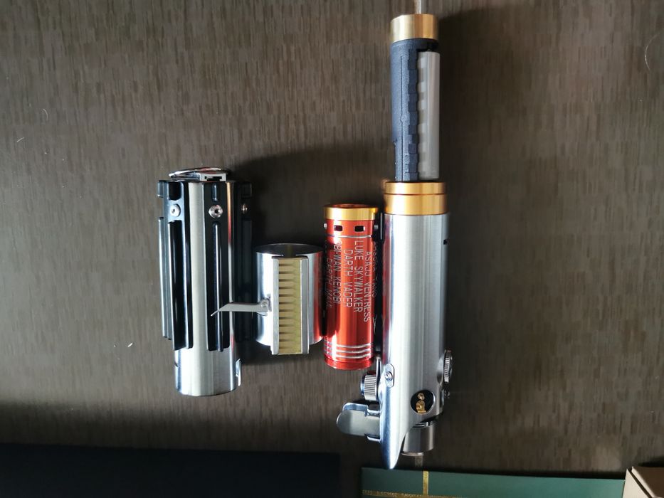 Sabie Star Wars Ep7 Graflex Neopixel cu Proffie 3.9 de la 89Sabers NOU