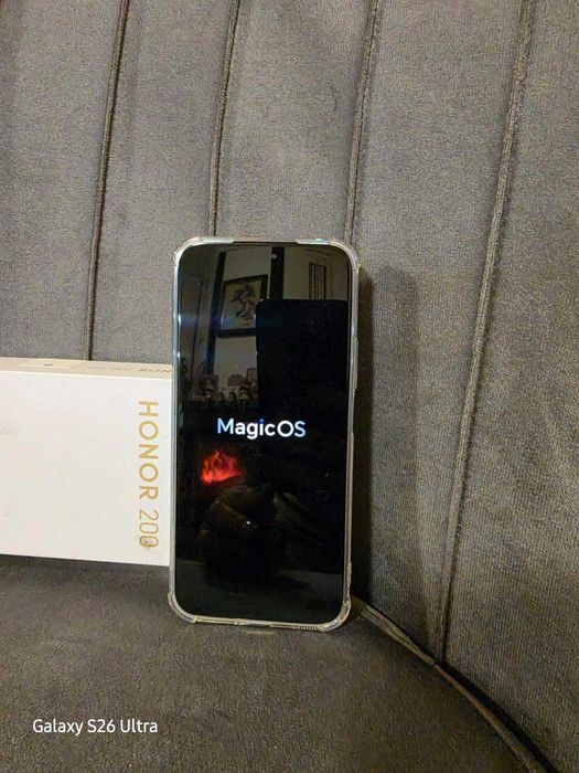 Продавам Honor 200 lite