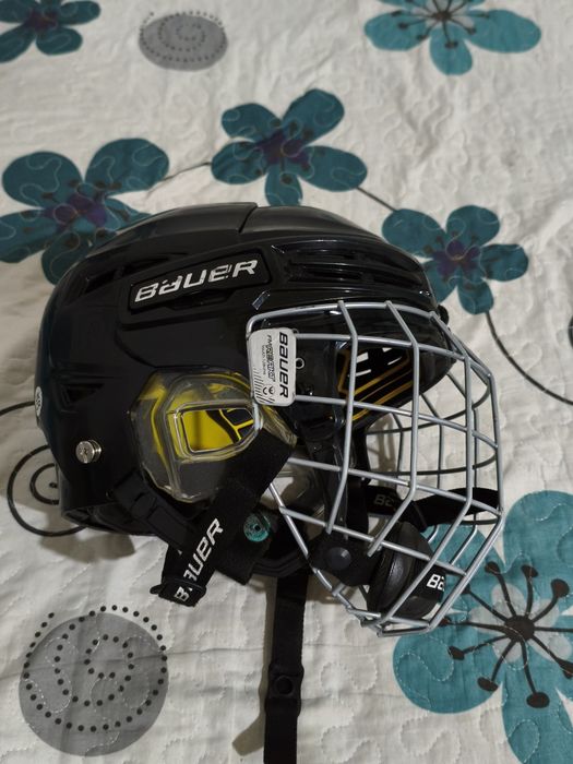 Продам шлем черный bauer