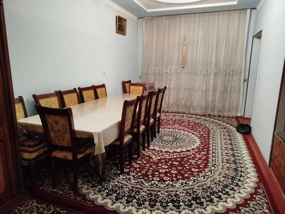 Продается стол со стульями