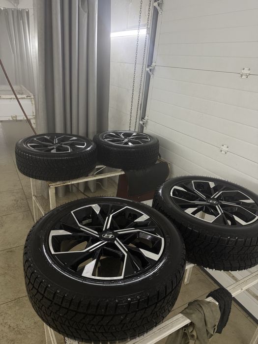 Продам шины с Дисками оригинальные