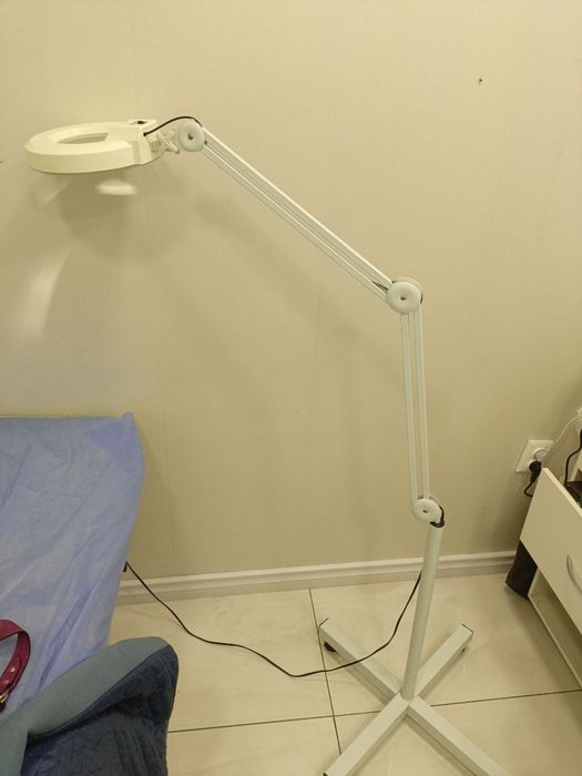 Лампы с увелечительным стеклом и для фото