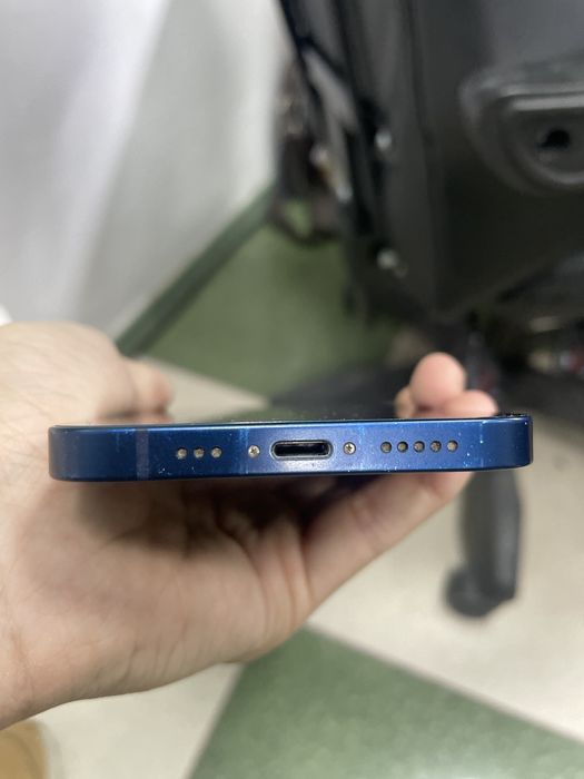 Айфон 12 64 гб.