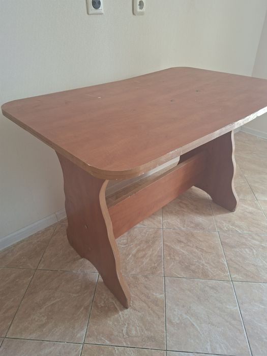 Стол бесплатно..