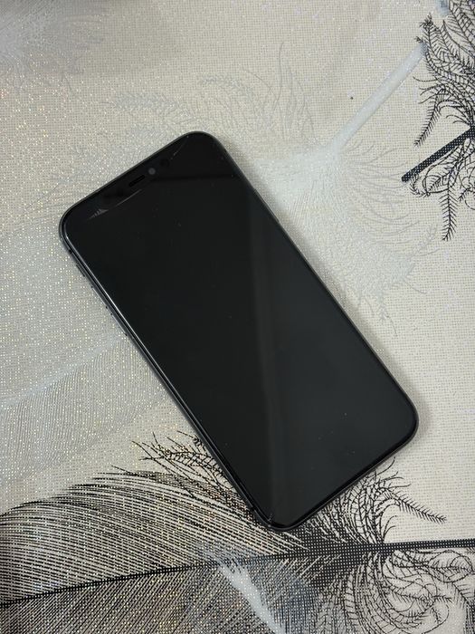 Телефон: Iphone 11