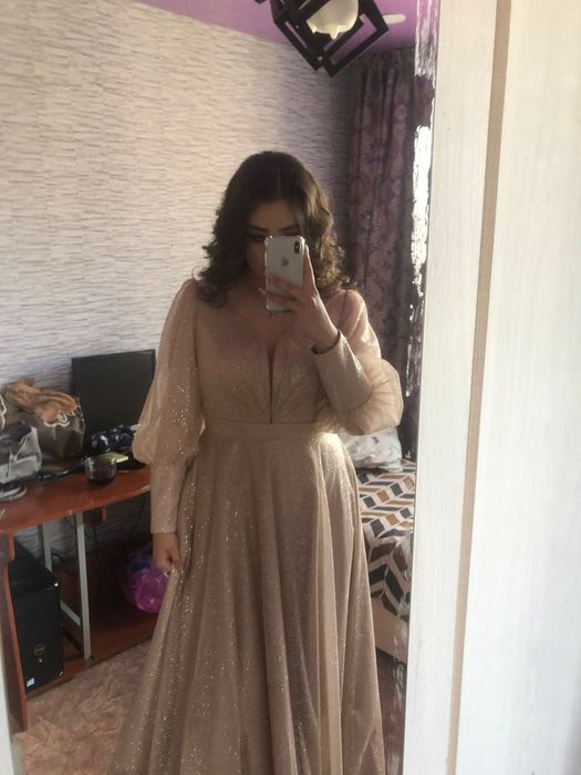 Продаю вечернее выпускное платье !!