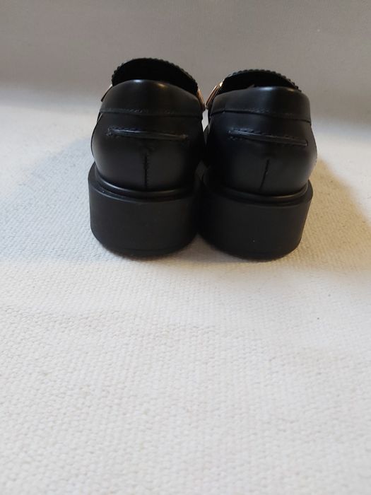 Лоуфъри, обувки Furla