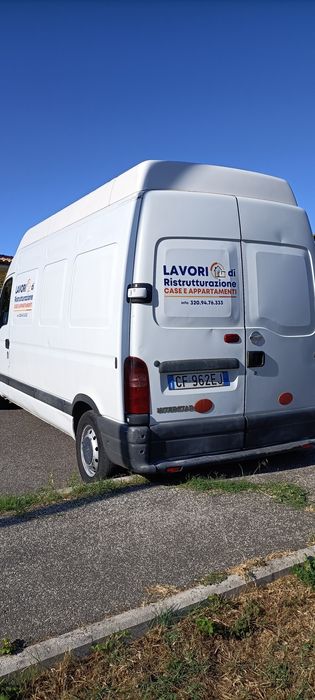 Vând furgoneta Nissan -Renault
