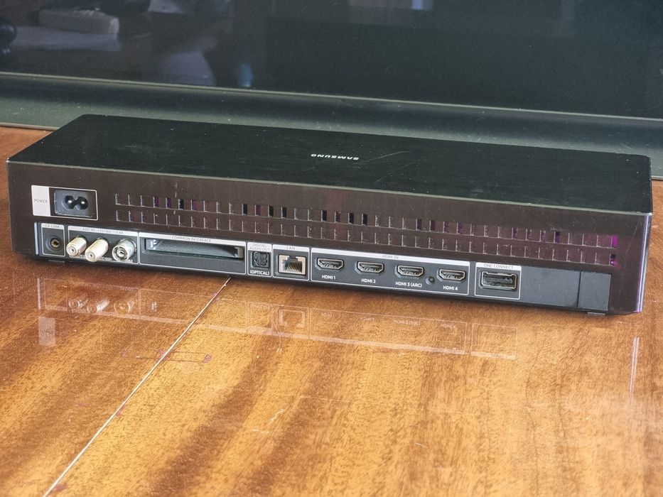 Samsung One connect / Боксове и кабели.